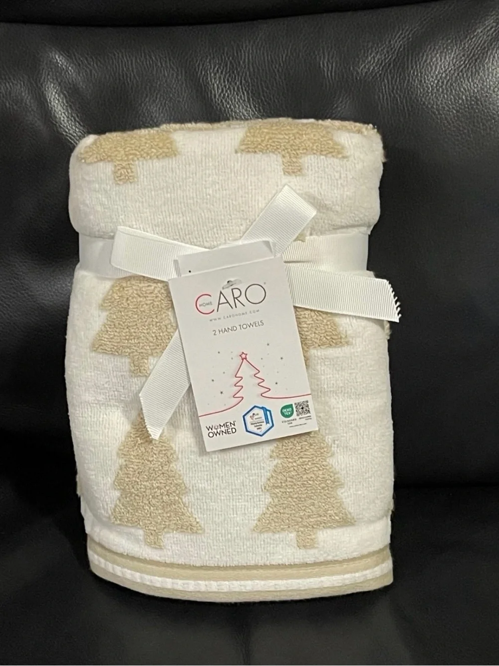 CARO HOME, Christmas Tree Hand Towels, Set of 2 - Christmas Trees Hand Towels